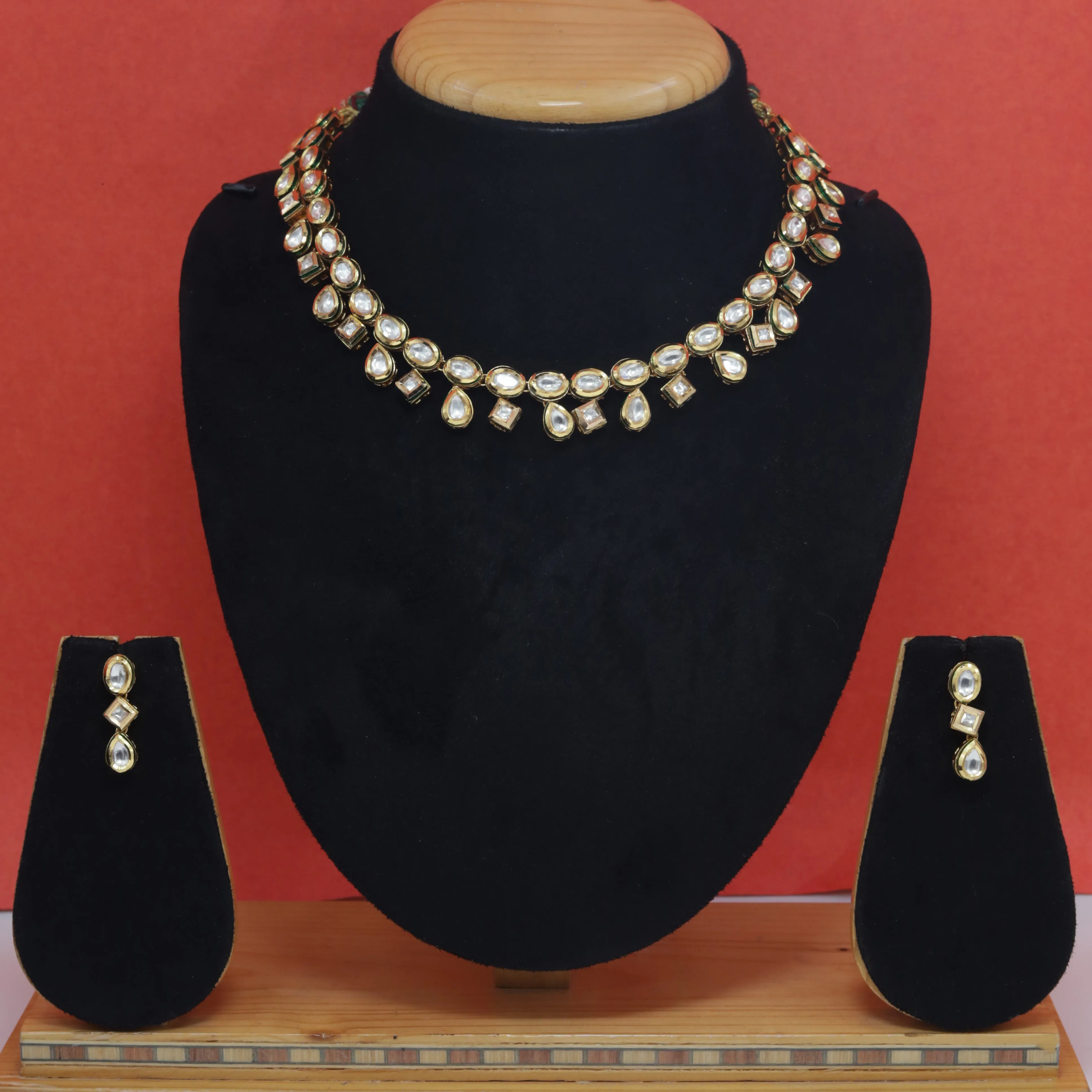 Kundan Necklace Set Round Neck 8441-73