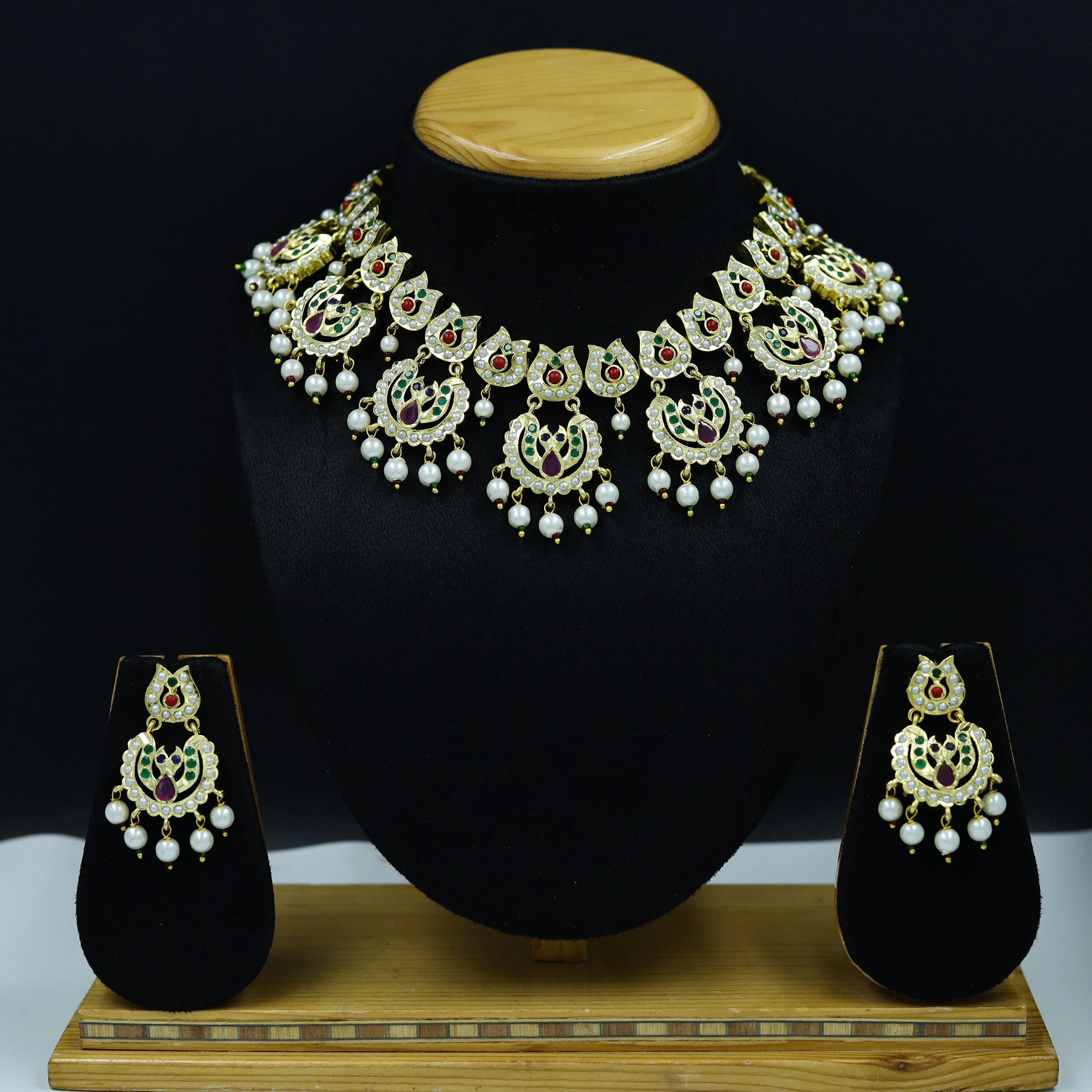Round Neck Jadau Necklace Set 11545-65