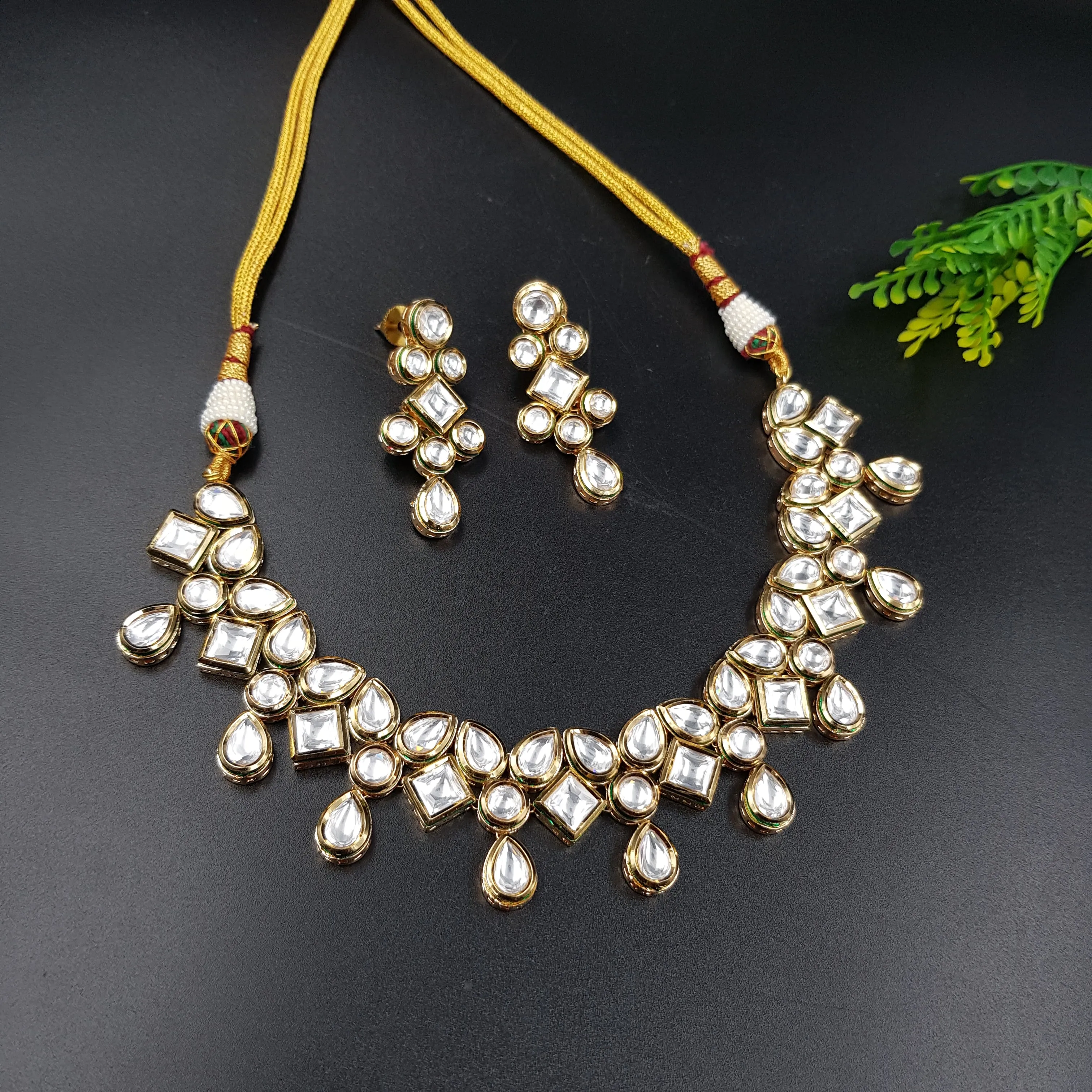 Round Neck Kundan Necklace Set 10606-68
