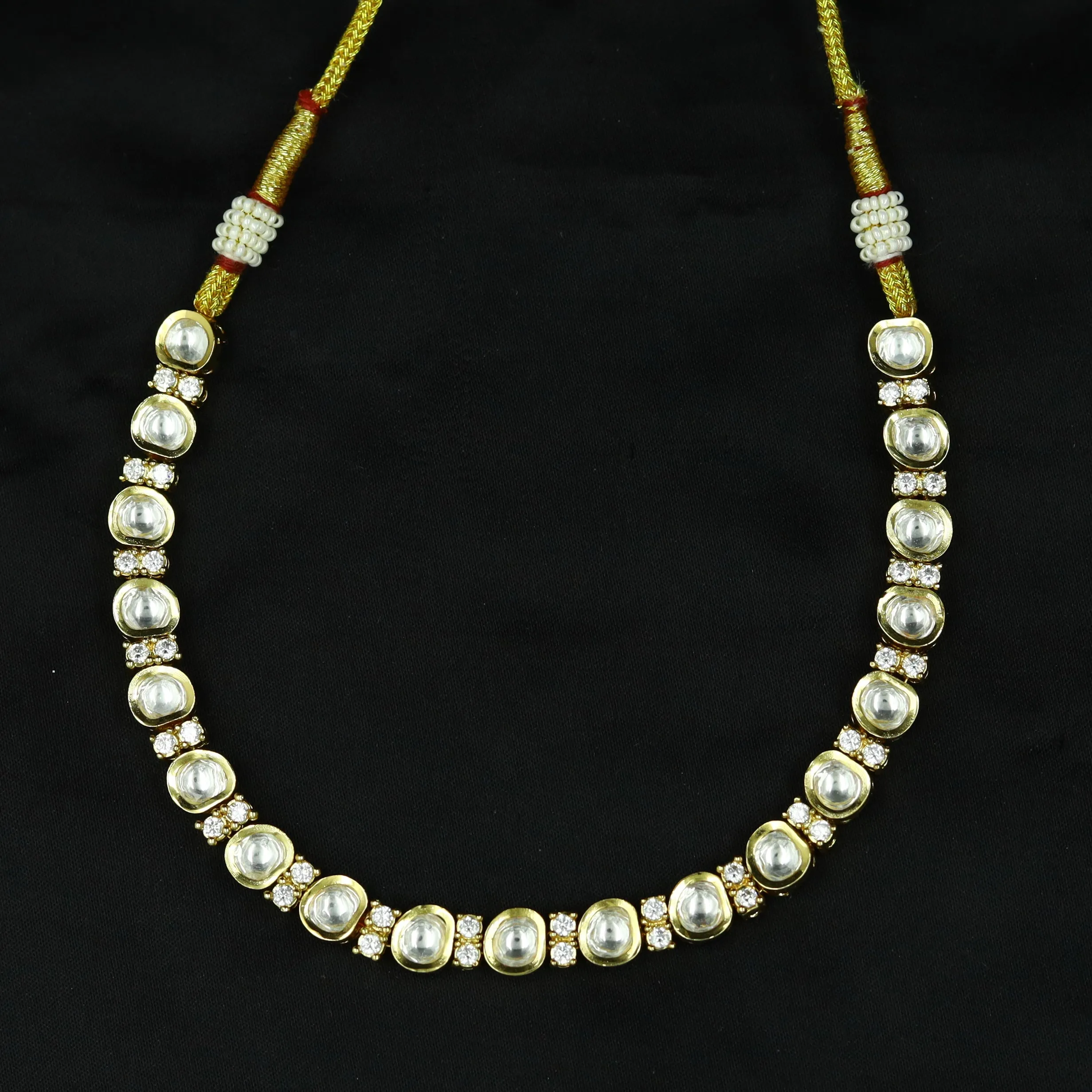 Round Neck Kundan Necklace Set 12916-31