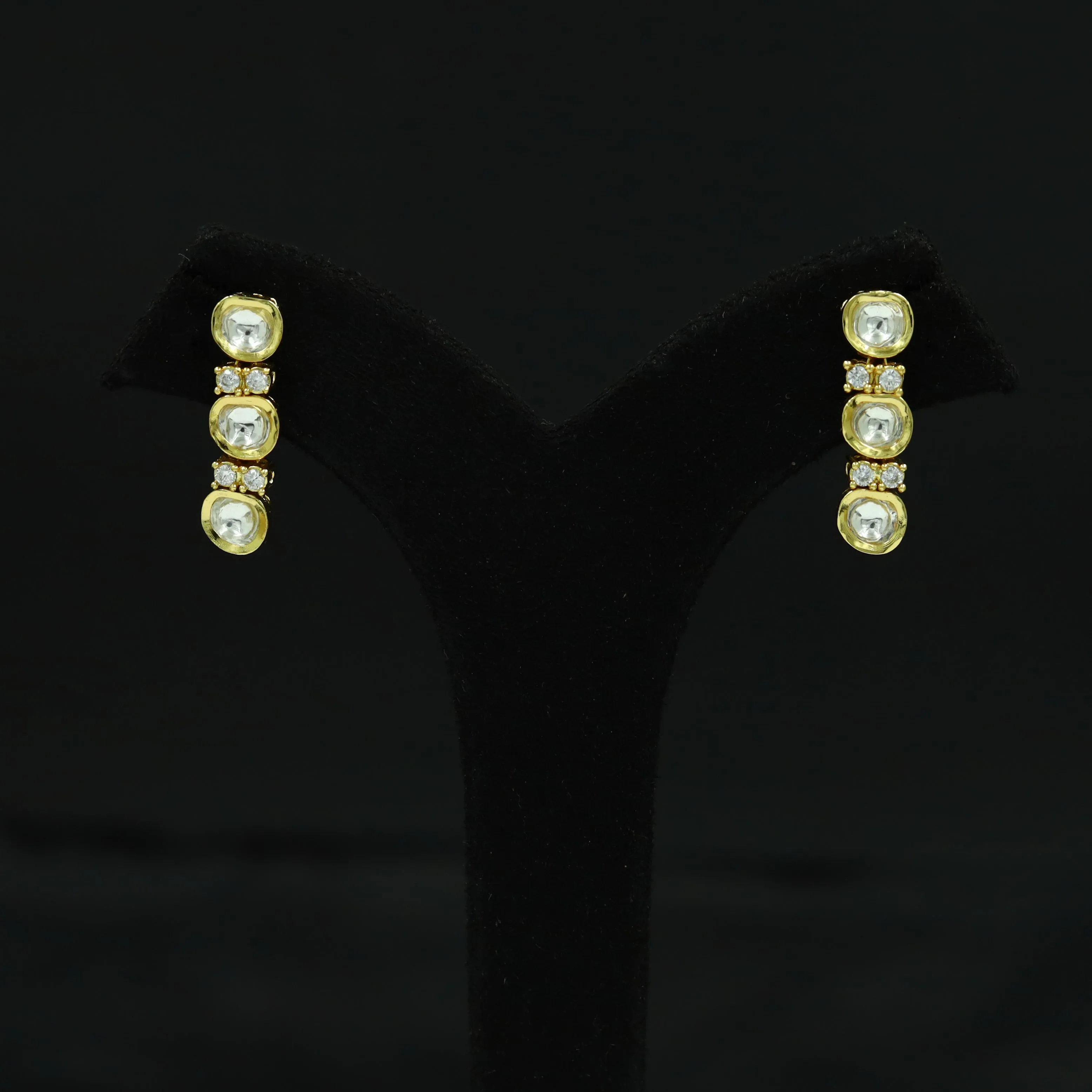 Round Neck Kundan Necklace Set 12916-31